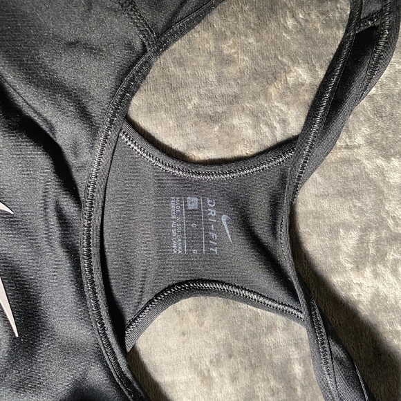 Workout top - Picture 2 of 3